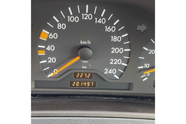 MERCEDES-BENZ CLASE E (BM 210) BERLINA 230 (210.037)