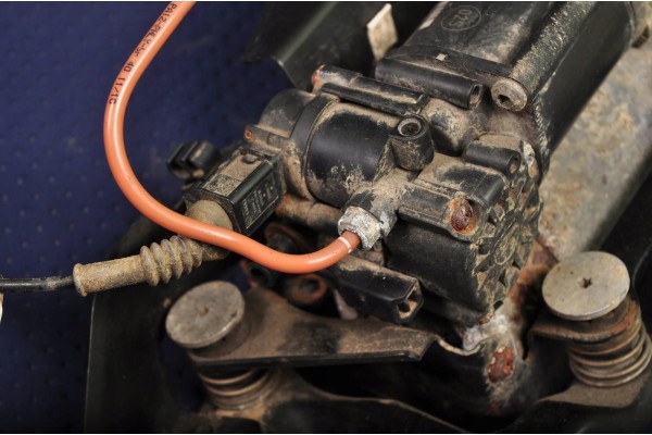 AUDI A6 AVANT SUSPENSION COMPRESSOR 4G5 C7 4GD 4G0616005C 2520246 3 0L Catalog number of the original 4G0616005C