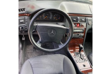 MERCEDES-BENZ CLASE E (BM 210) BERLINA 230 (210.037)