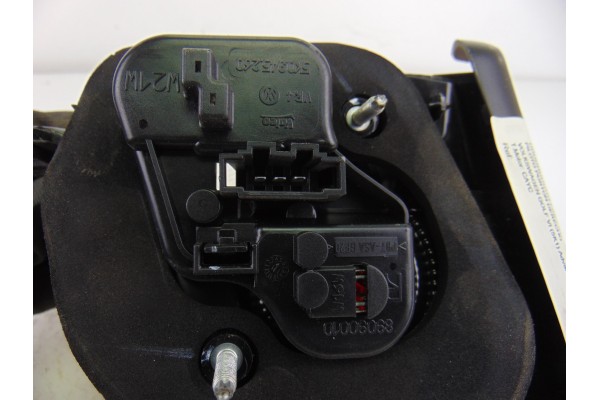 5K0945094G PILOTO TRASERO DERECHO INTERIOR VOLKSWAGEN GOLF VI (5K1)(10.2008)