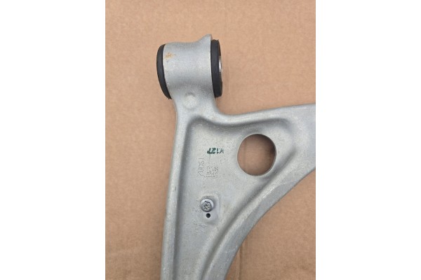 Brazo de Suspensión Delantero Izquierdo VW Multivan T7 7T0407151B Ori