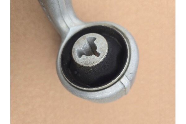 Brazo de Suspensión Delantero Izquierdo VW Multivan T7 7T0407151B Ori