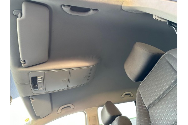 VOLKSWAGEN TOURAN (1T2) Advance