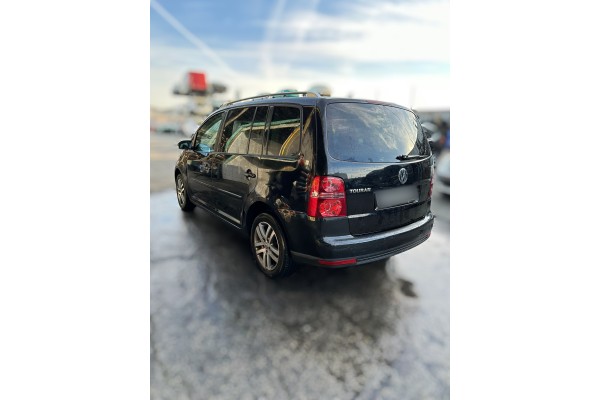 VOLKSWAGEN TOURAN (1T2) Advance