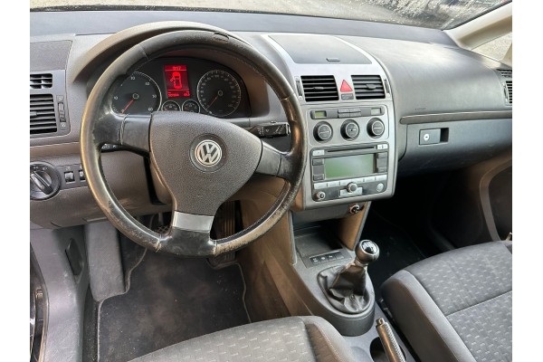 VOLKSWAGEN TOURAN (1T2) Advance