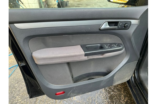 VOLKSWAGEN TOURAN (1T2) Advance