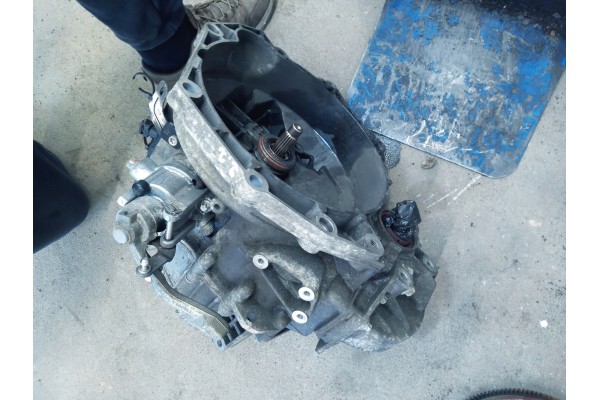 OPEL ZAFIRA B 2 2 16V GEARBOX M32 Catalog number of the part OPEL ZAFIRA B 2 2 16V SKRZYNIA BIEGOW M32