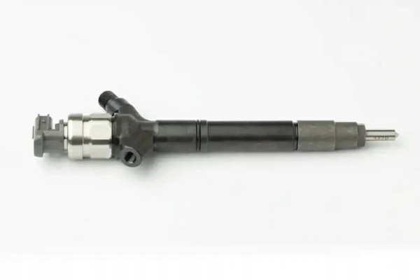INJECTOR DCRI107610 DENSO TOYOTA AVENSIS