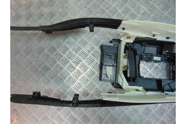  APOYABRAZOS CENTRAL AUDI A6 AVANT (4F5) 2.7 TDI 2005 178665 AUDI - 4