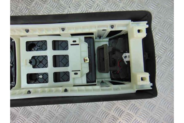  APOYABRAZOS CENTRAL AUDI A6 AVANT (4F5) 2.7 TDI 2005 178665 AUDI - 17