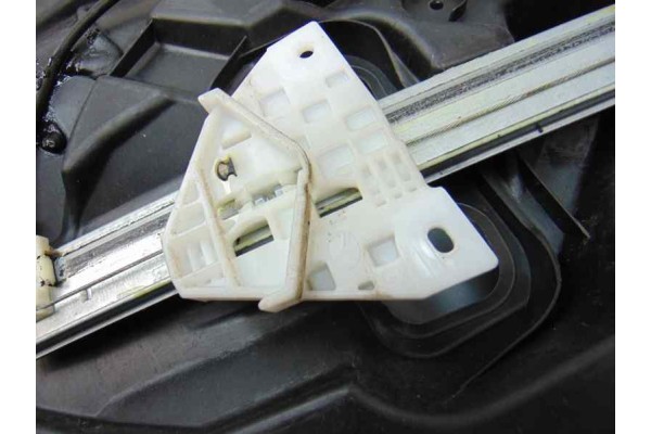 6 PIN ELEVALUNAS DELANTERO IZQUIERDO MAZDA 3 BERLINA (BL) Active 2012 6 PIN 182740 MAZDA - 1