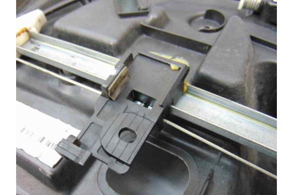 2 PIN ELEVALUNAS TRASERO IZQUIERDO MAZDA 3 BERLINA (BL) Active 2012 2 PIN 182742 MAZDA - 2