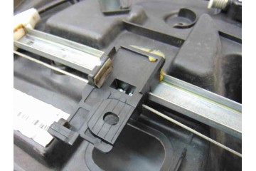 2 PIN ELEVALUNAS TRASERO IZQUIERDO MAZDA 3 BERLINA (BL) Active 2012 2 PIN 182742 MAZDA - 2