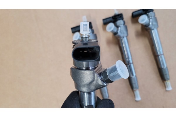 Injector INJECTION OE 05L130277D 0445110833 2 0 TDI Group VAG ORYG NEW Car type passenger cars