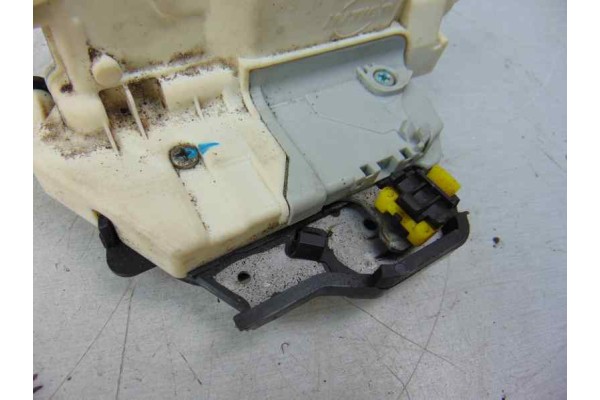 4F0839015A  CERRADURA PUERTA TRASERA IZQUIERDA AUDI A6 AVANT (4F5) 3.0 TDI Quattro (171kW) 2006 4F0839015A 176816 AUDI - 3