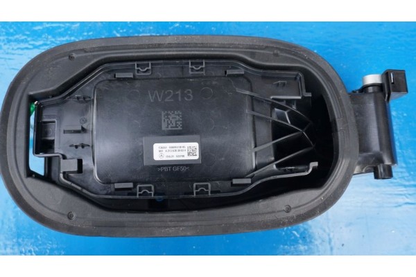 MERCEDES E IN 213 NEW FUEL FILLER FLAP Catalog number of the part A2136303003