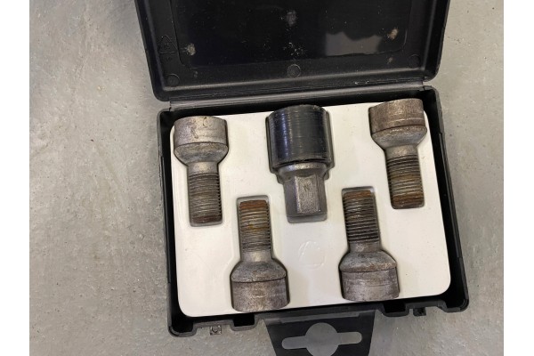WHEEL PROTECTION SCREWS MERCEDES B66470155 Packaging status original