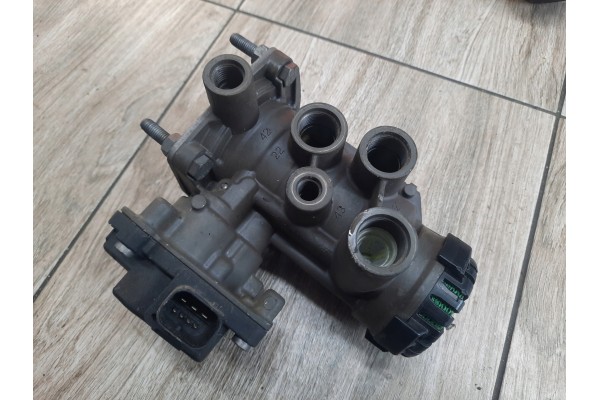 SEMI TRAILER VALVE EBS EUROPE RENAULT RANGE MIDLUM D WIDE Catalog number of the part 21327354 K 037886
