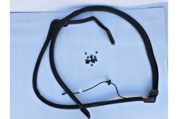VW T7 RIGHT SLIDING DOOR SEAL WITH REVERSING SENSOR 7T0843786H