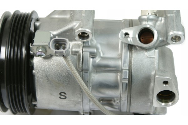 AIR CONDITIONING COMPRESSOR TOYOTA 88310 0D420 88310 52730 8831052780 8831002830 Catalog number of the part EKL38903 OE 8FK35100