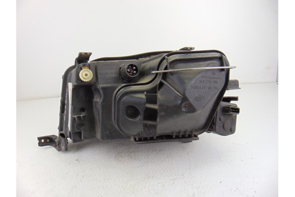  FARO DERECHO AUDI A6 BERLINA (C4) 2.6 1996 149737 AUDI - 2