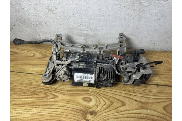 Suspension compressor AUDI Q7 4L 15150000393 3 0L diesel 171kW 2006 Catalog number of substitutes 7L8616006B