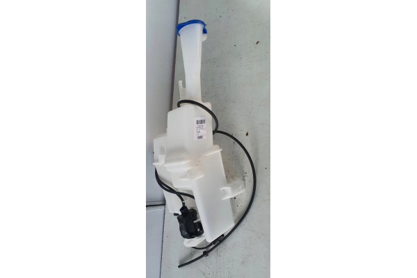 HYUNDAI TUCSON III 15 WASHER TANK COMPLETE PUMP 98610D7300 Part manufacturer Hyundai OE