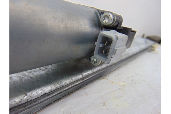 2 PIN ELEVALUNAS DELANTERO DERECHO NISSAN CABSTAR Cabina simple Cabina individual 2006 2 PIN 190525 NISSAN - 2