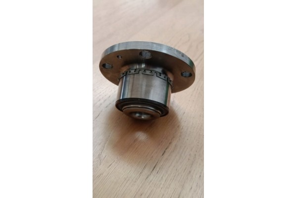 6Q0407621BK WHEEL HUB WITH OE BEARING