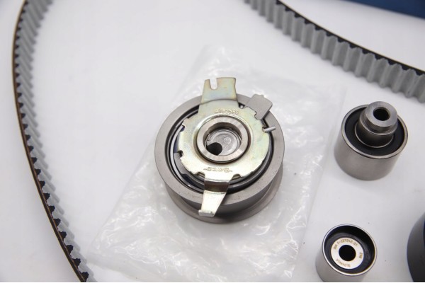 TIMING SET WATER PUMP KTBWP7880 DAYCO Quality of parts according to GVO Q original with factory logo OEM OES