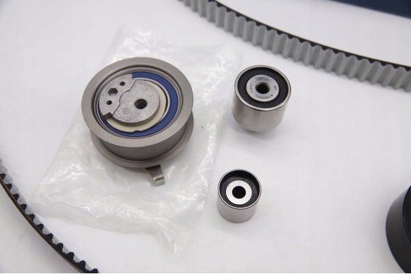 TIMING SET WATER PUMP KTBWP7880 DAYCO Car type buses cargo vans passenger cars
