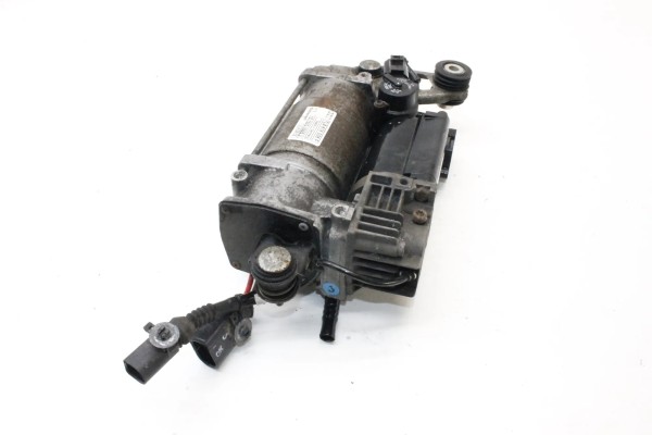 SUSPENSION COMPRESSOR AUDI Q7 4L 7L8616006F 26959133 3 0L 180kw 2012 Catalog number of the part 7L8616006F