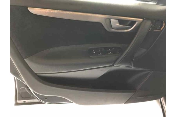 VOLVO S60 BERLINA D5 Momentum (136kW) (2004)