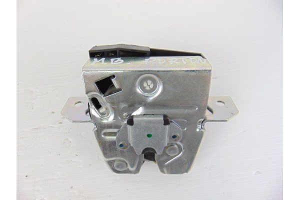 4 PIN CERRADURA MALETERO / PORTON MERCEDES-BENZ CLASE A (BM 176)