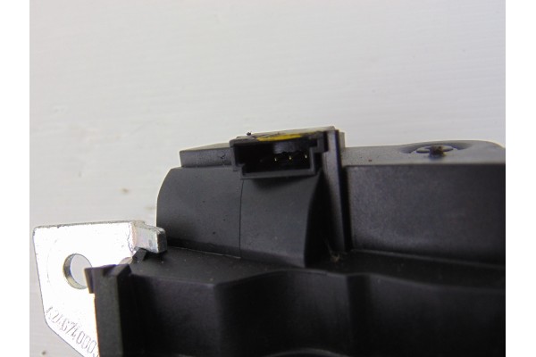 4 PIN CERRADURA MALETERO / PORTON MERCEDES-BENZ CLASE A (BM 176)