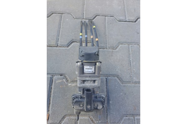 RENAULT MAGNUM DXI BRAKE PEDAL MAIN VALVE