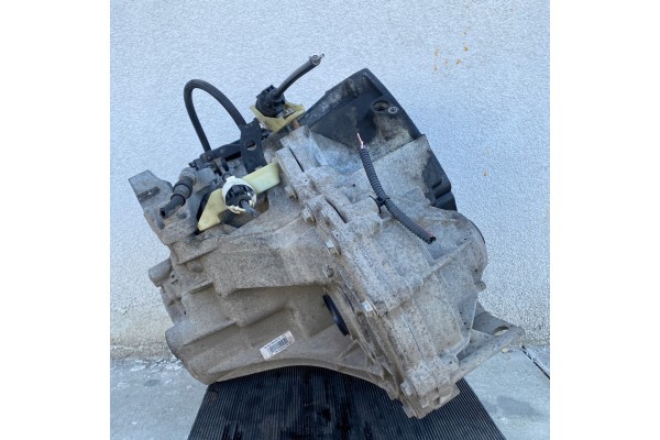 MANUAL TRANSMISSION RENAULT SCENIC 1 6 DCI Catalog number of the part R9M402 CMND4 PK4