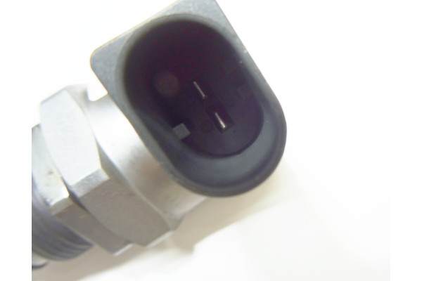 BOSCH Ventil regulace tlaku v systemu Common Rail 0281002738 Catalog number of substitutes A Z Meisterteile AZMT 49 020 4002 FIS