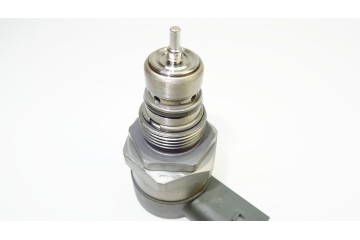 BOSCH Ventil regulace tlaku v systemu Common Rail 0281002738 Catalog number of the original BMW 13 53 7 795 862 BMW 13 53 7 805 