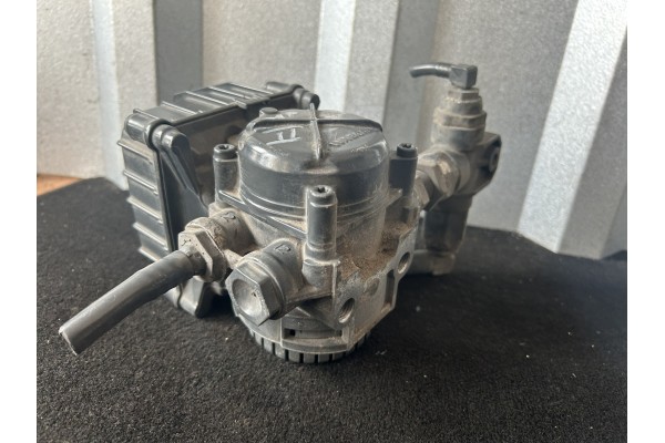 MODULATOR EBS FRONT AXLE ACTROS MP5 A0004297524 WABCO 4801065120 Quality of parts according to GVO O original with manufacturer 