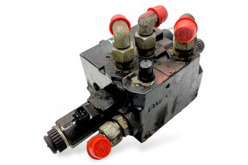 77700988 VOLVO Hydraulic distributor Catalog number of the part 77700988