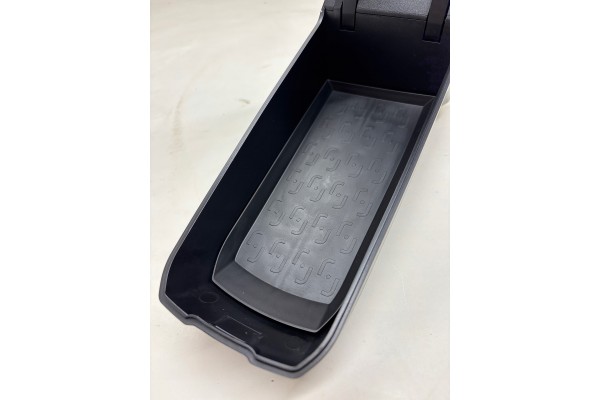 ORIGINAL OE RENAULT NEW ARMREST SANDERO STEPWAY LOGAN II Catalog number of substitutes 8201533390