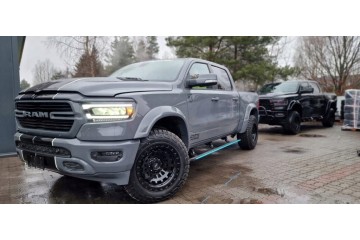 Dodge Ram 1500 V 2019- Kit Completo de Estribos Eléctricos Laterales 
