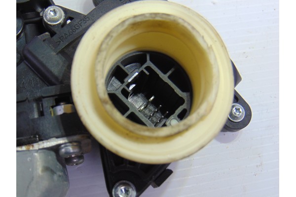 85701-02010  ELEVALUNAS DELANTERO DERECHO TOYOTA AVENSIS CROSS SPORT (T27) Advance 2011 85701-02010 193064 TOYOTA - 1