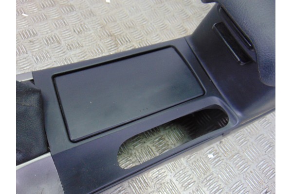  APOYABRAZOS CENTRAL MAZDA 6 BERLINA (GG) 2.0 CRTD 120 Active (5-ptas.) 2004 194966 MAZDA - 1