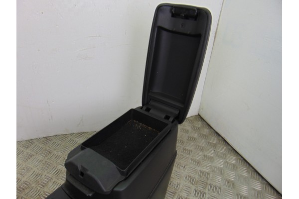  APOYABRAZOS CENTRAL MAZDA 6 BERLINA (GG) 2.0 CRTD 120 Active (5-ptas.) 2004 194966 MAZDA - 5