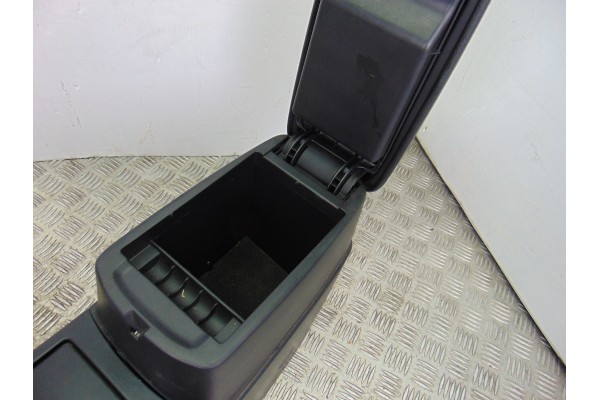  APOYABRAZOS CENTRAL MAZDA 6 BERLINA (GG) 2.0 CRTD 120 Active (5-ptas.) 2004 194966 MAZDA - 7