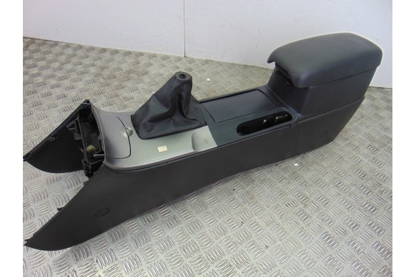  APOYABRAZOS CENTRAL MAZDA 6 BERLINA (GG) 2.0 CRTD 120 Active (5-ptas.) 2004 194966 MAZDA - 8