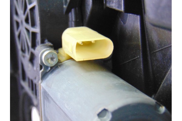 ELEVALUNAS DELANTERO DERECHO FORD FIESTA (CBK)