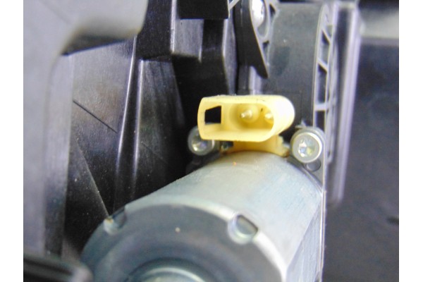 ELEVALUNAS DELANTERO IZQUIERDO FORD FIESTA (CBK)